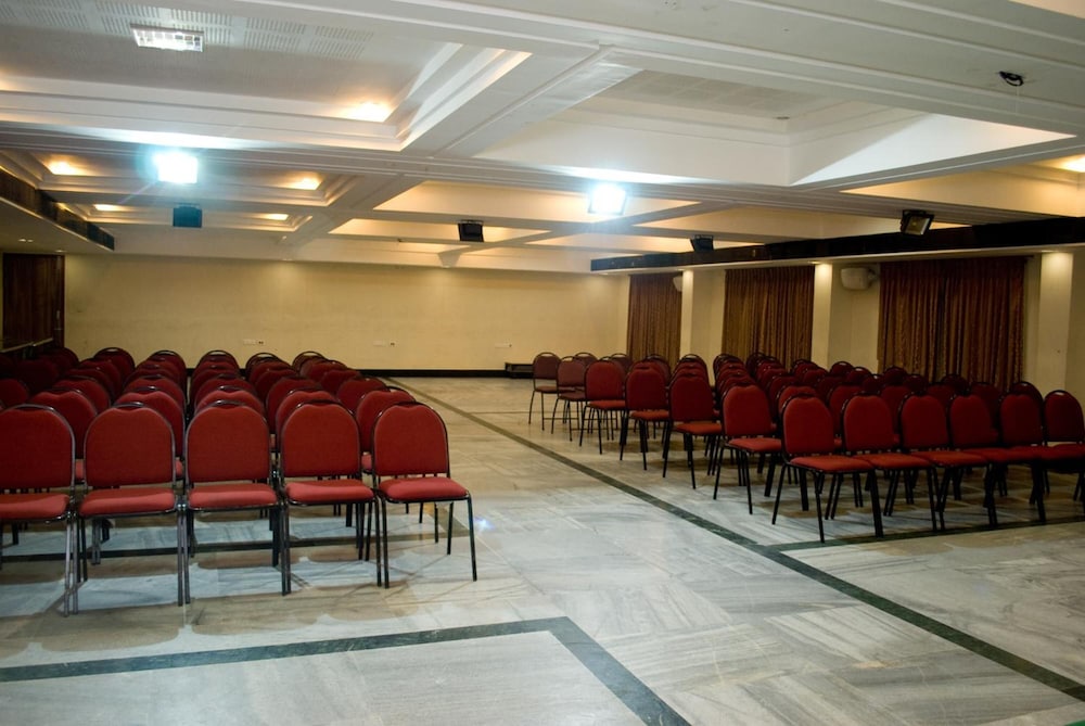 HOTEL RAJADHANE 49/53