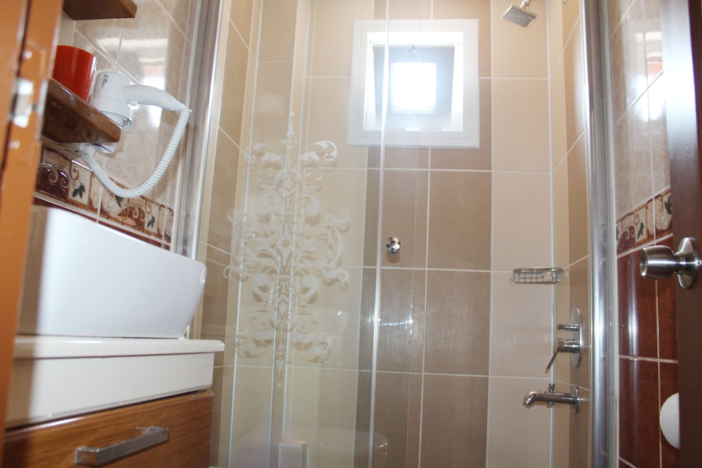 Agora Boutique Hotel & Bistro 48/50