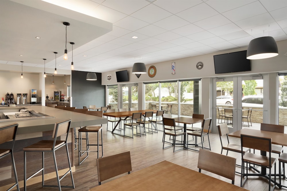 Best Western Plus Peppertree Nampa Civic Center Inn 34/47