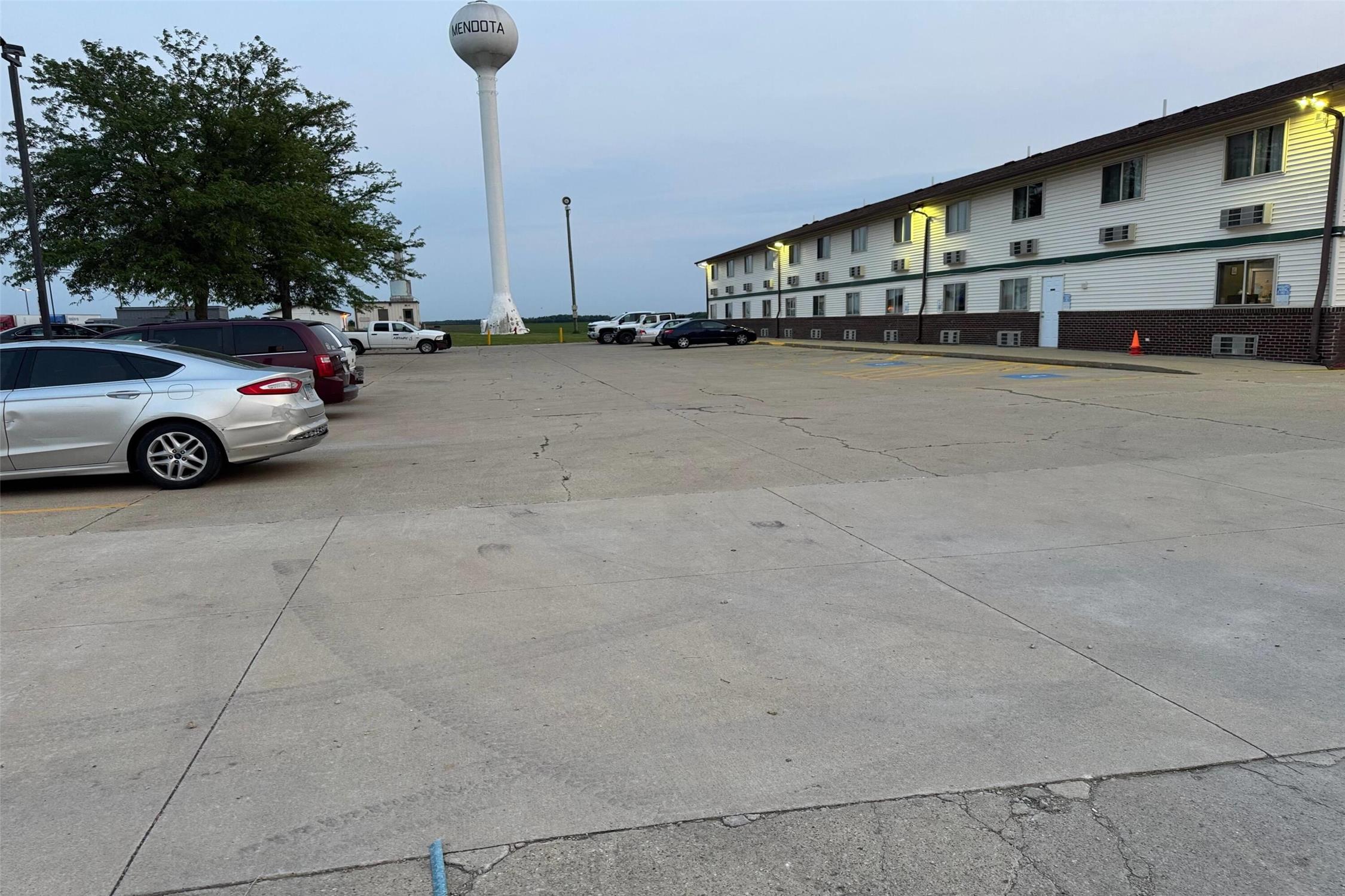 Super 8 By Wyndham Mendota 9/16