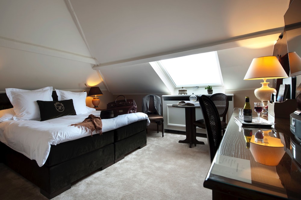 Loft, Junior Suite, King Bed, Belfry View
