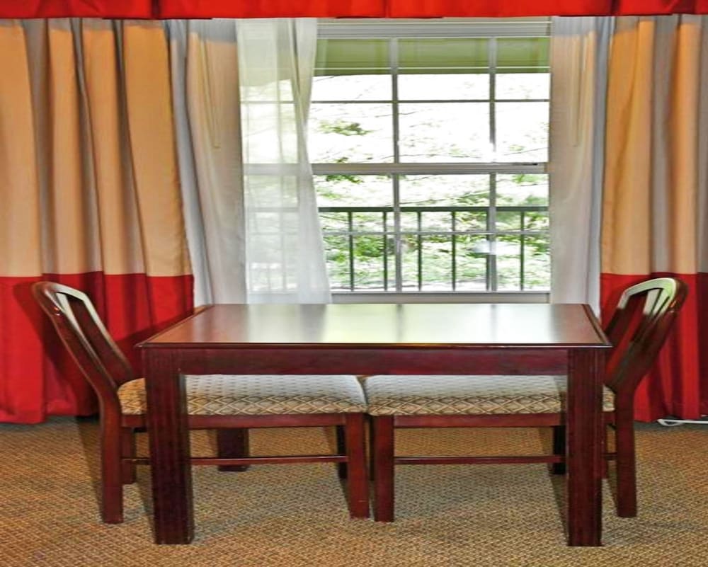Flagship Inn And Suites 24/34