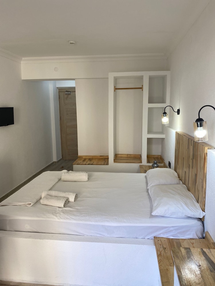 Unver Hotel 18/55