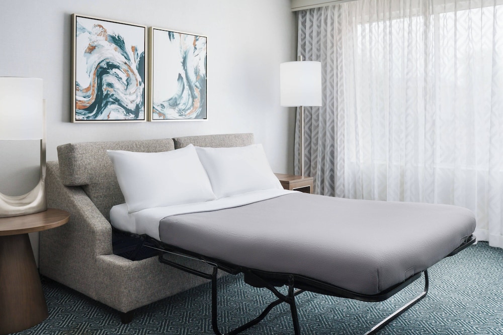 1 Bedroom, Suite, King Bed, Sofa, Accessible