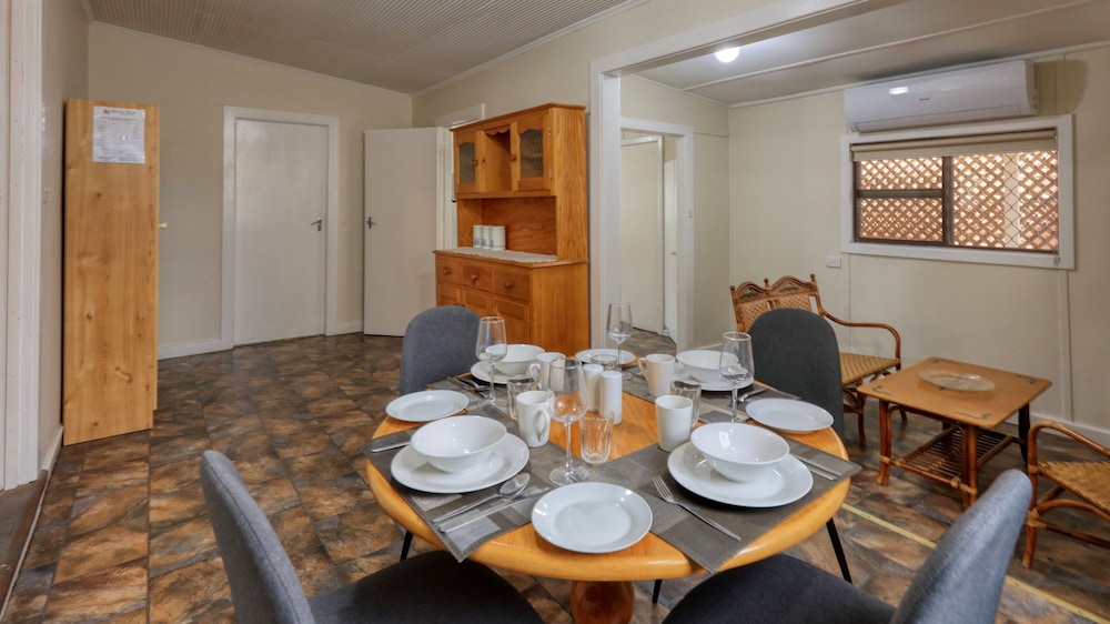 CHARLES RASP MOTOR INN AND COTTAGES 40/56