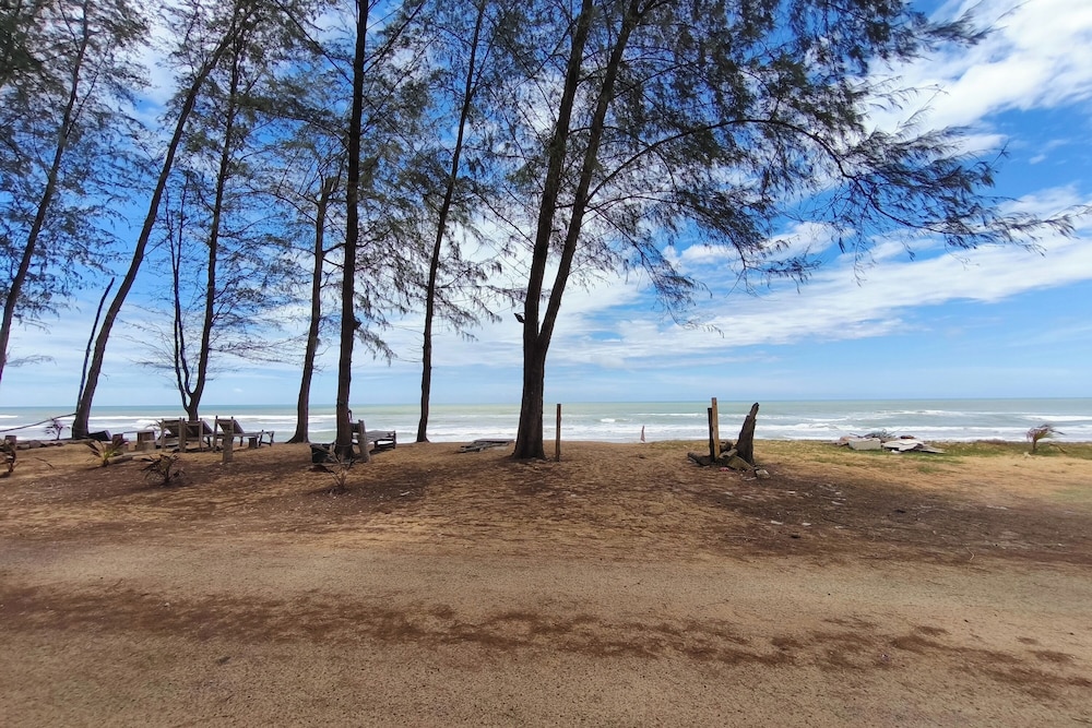 Al Safina Kijal Beach Resort & Restaurant 36/47
