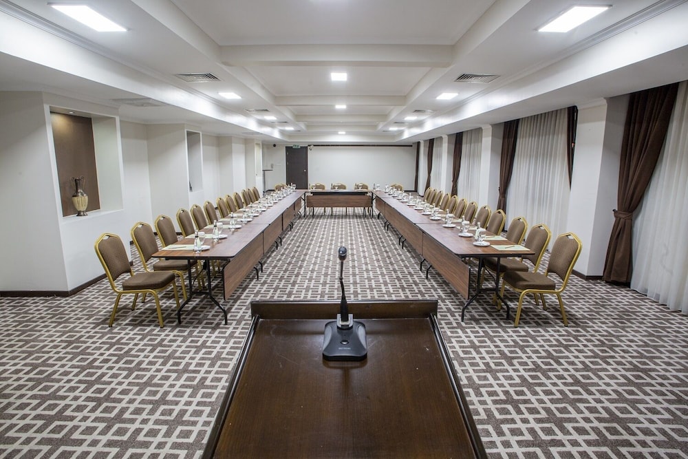 Grand Cali Hotel 40/50