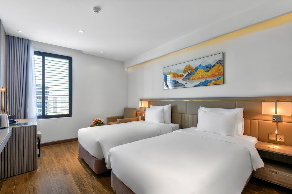 SUPERIOR, QUEEN BED