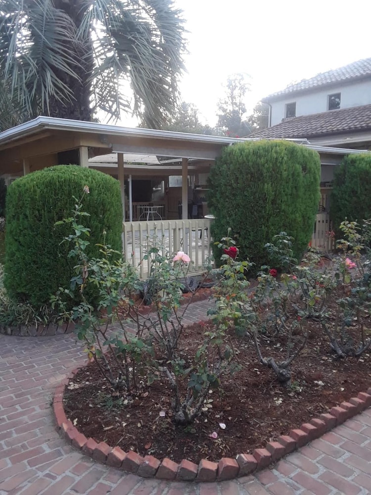 Los Gatos Garden Inn Hotel 44/50