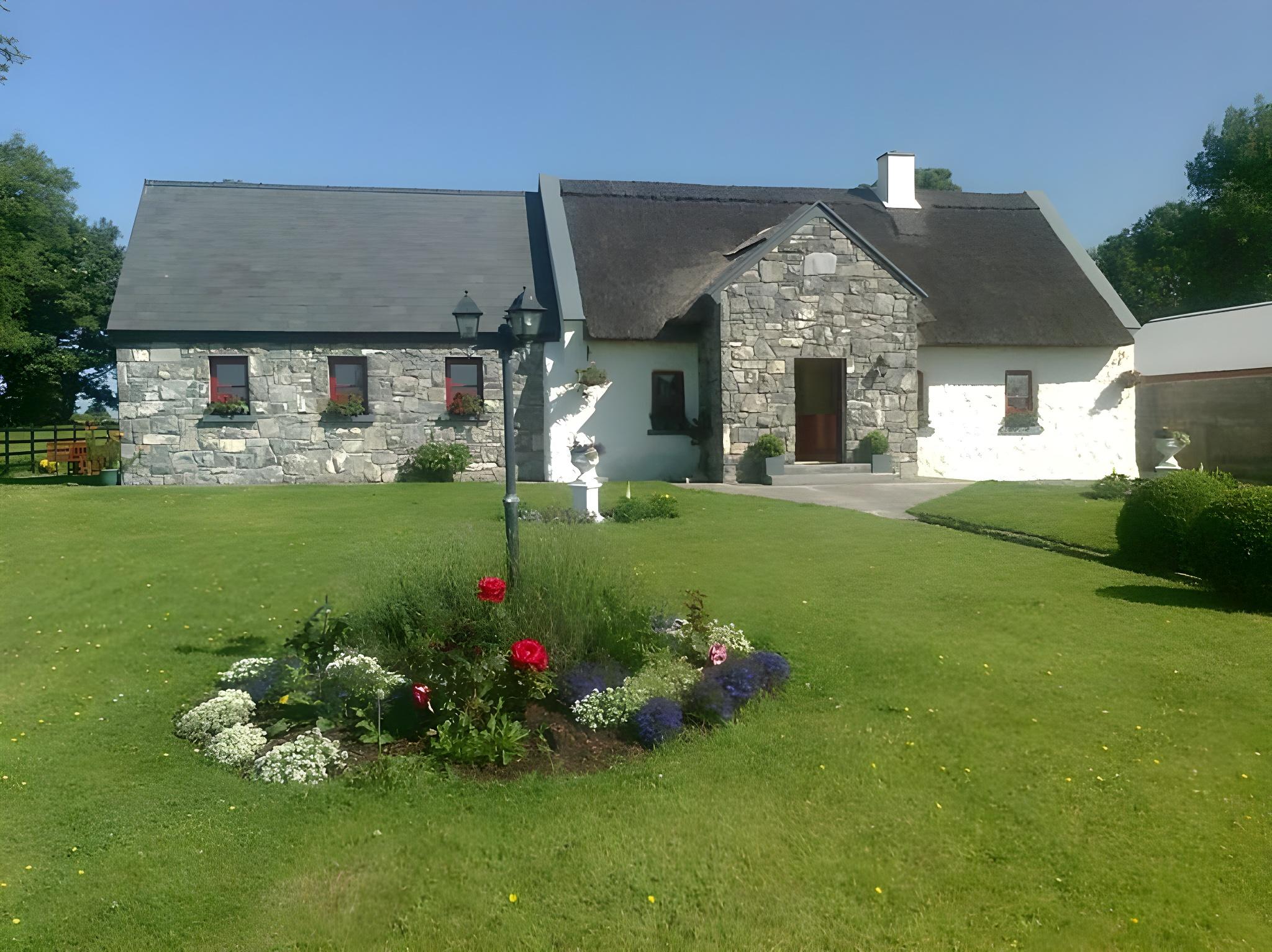 The Thatched Cottage B&B 22/25