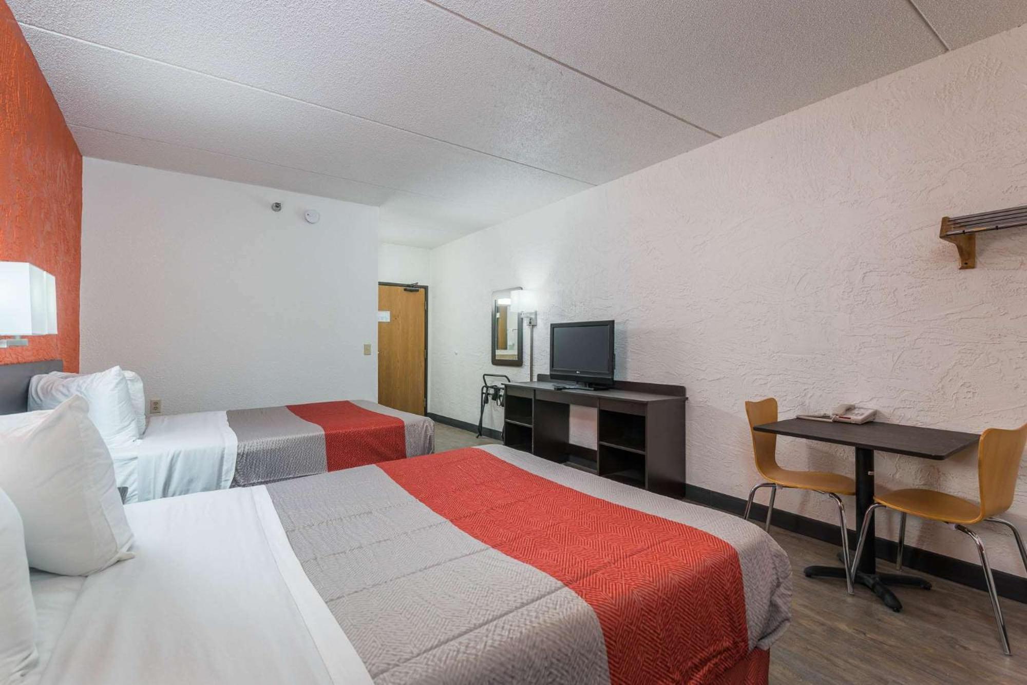 غرفة رباعية، Motel6 Bridgeview, IL 5/8