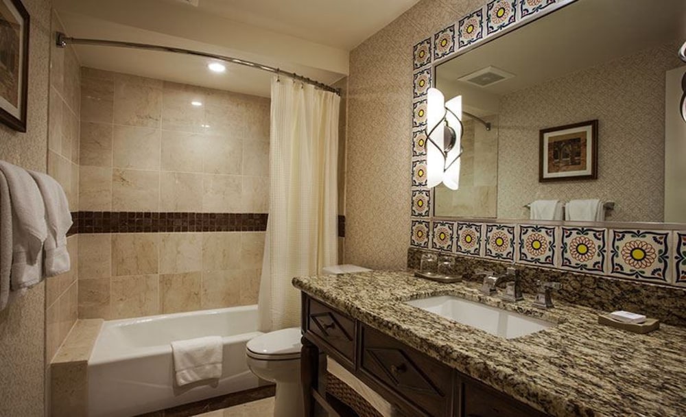 JUNIOR SUITE, KING BED, ACCESSIBLE
