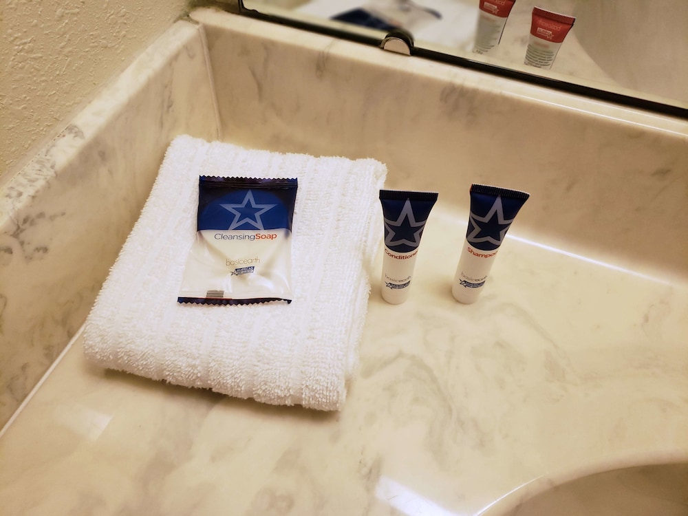Americas Best Value Inn & Suites Independence Va 22/40