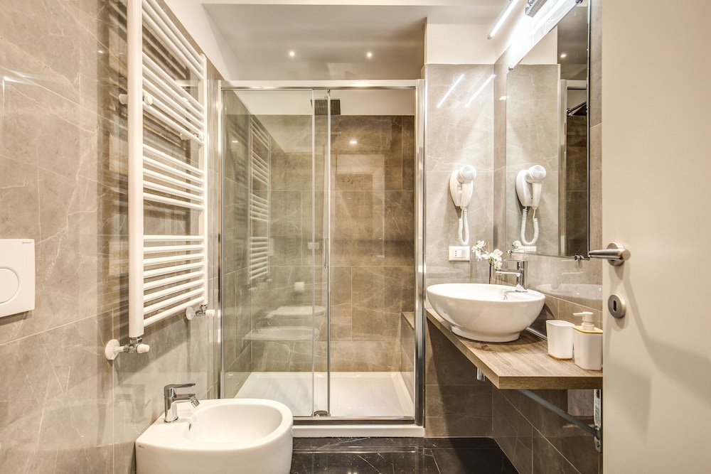 River Luxury Suites 22/25
