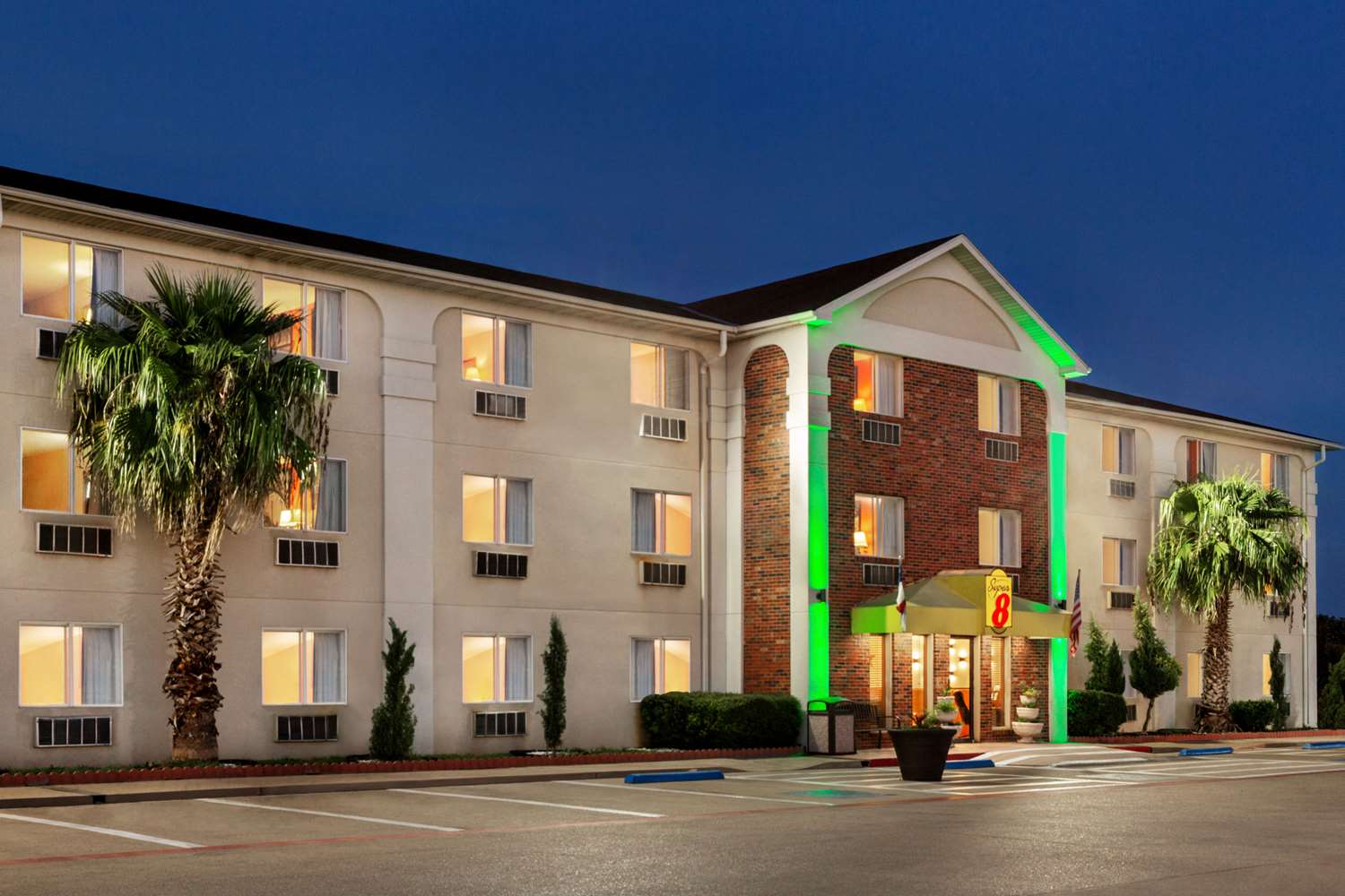 Super 8 by Wyndham Waco University Area 2/24