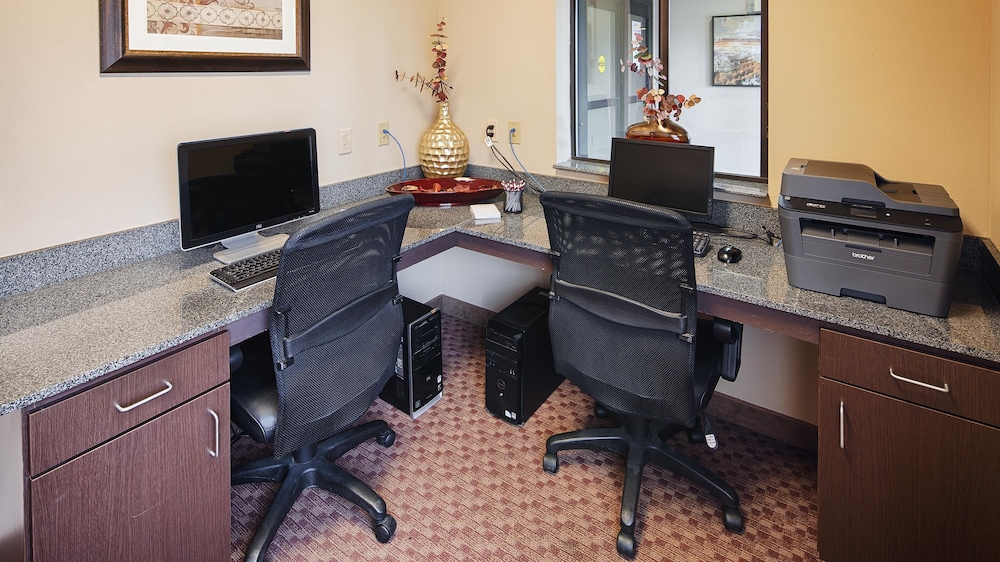 Best Western Plus Burleson Inn & Suites 30/32