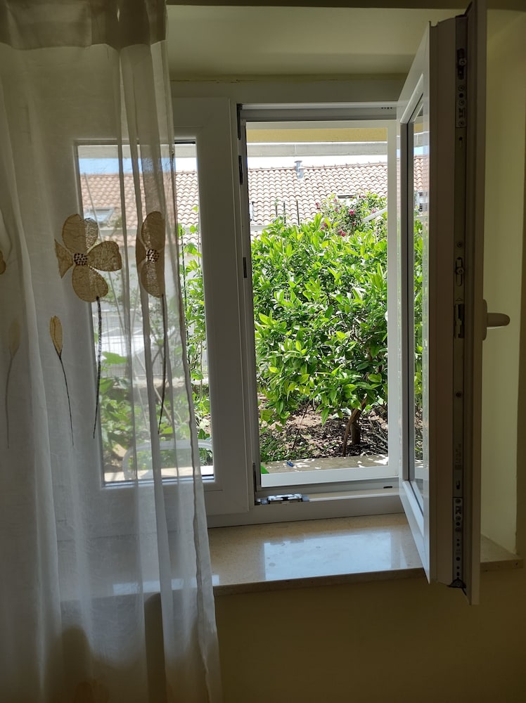 Anna Guesthouse 24/50