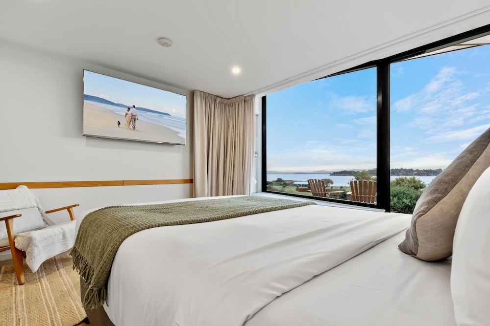 Lodge, Queen Bed