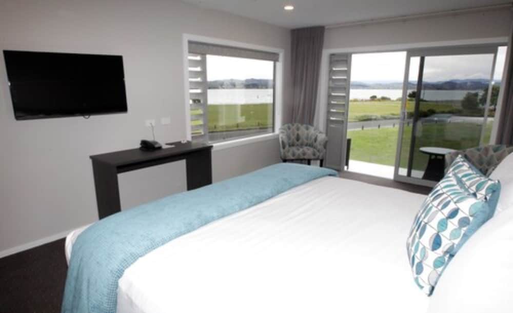 East Pier Hotel 4/26