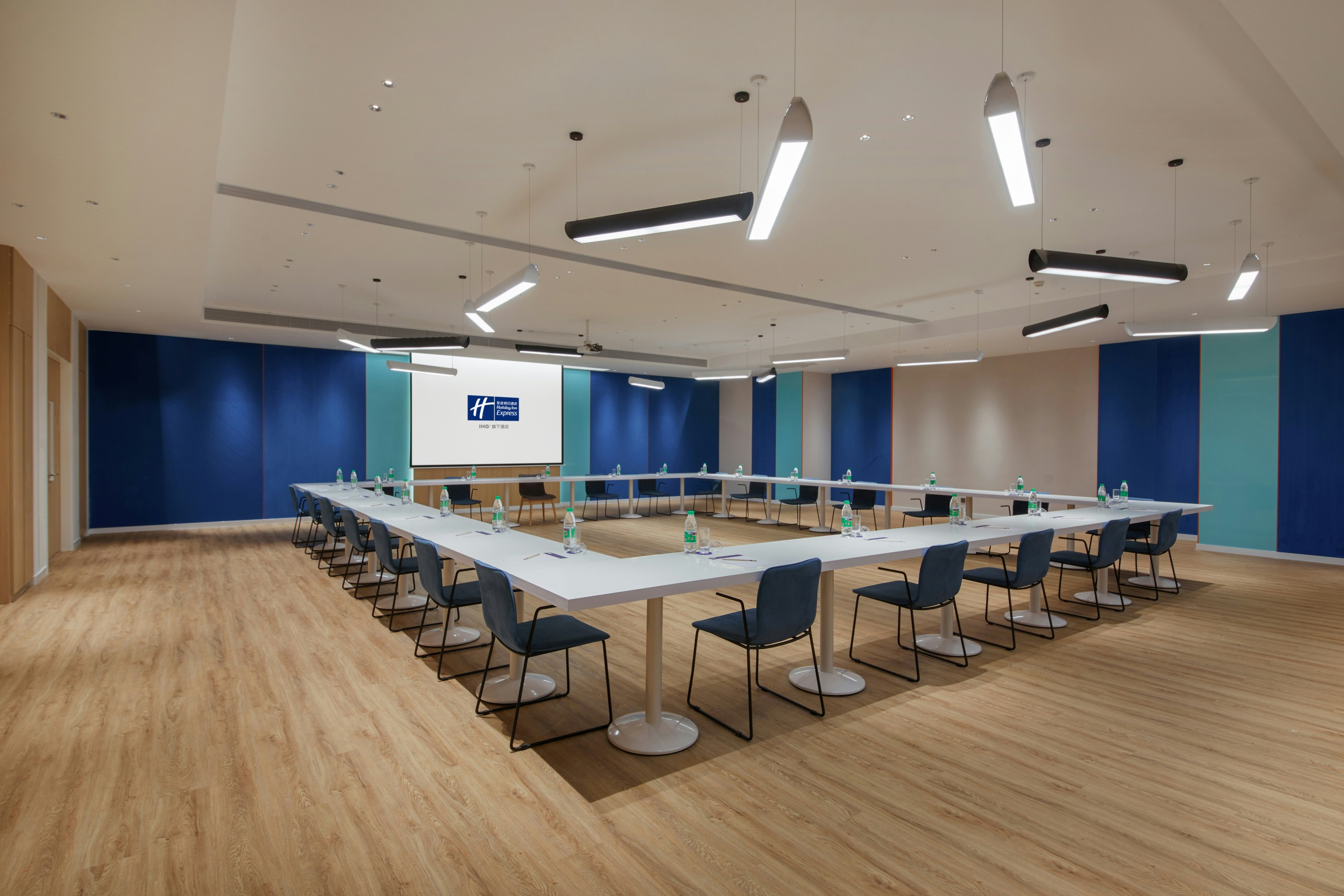 Holiday Inn Express Xiamen Airport Zone 27/33