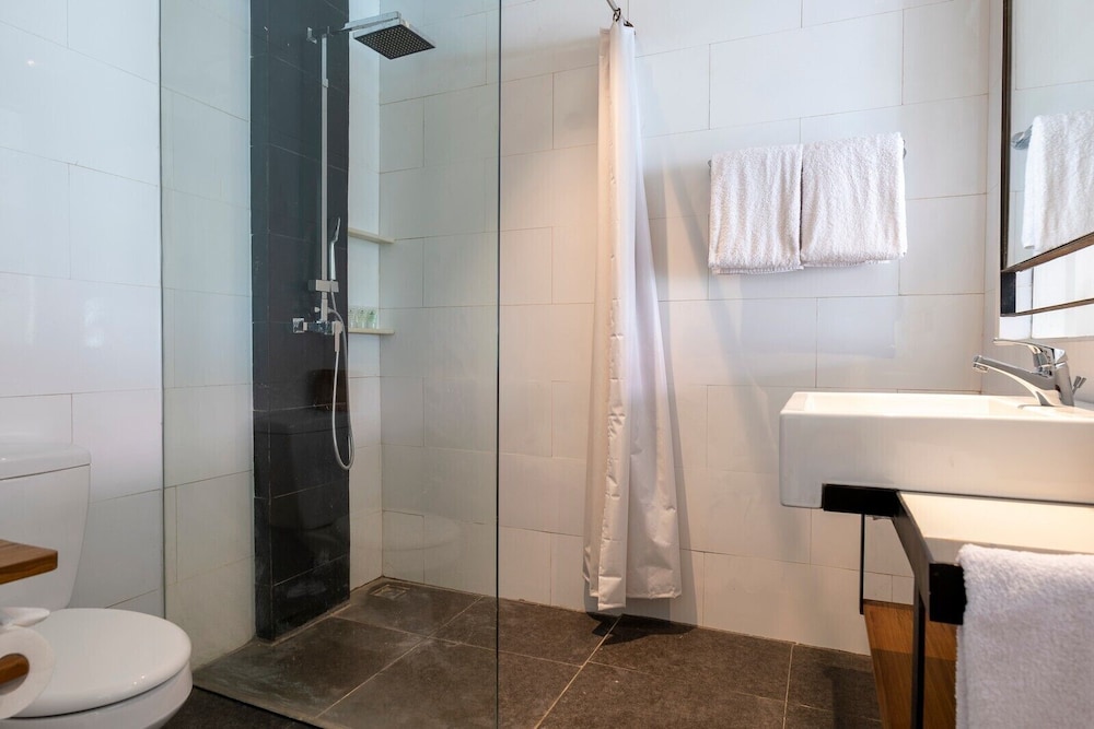 غرفة غراند ديلوكس بسرير كوين بشرفة، The Beach House Resort 6/8