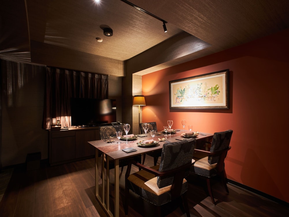 Roppongi Hotel S 68/75