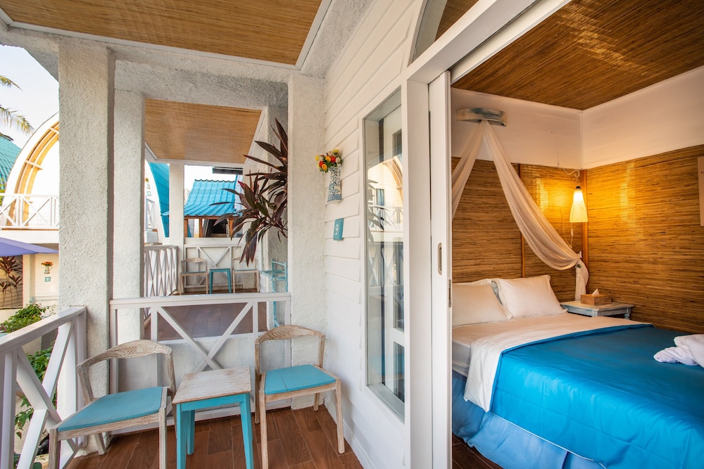 Santorini Beach Resort 13/65