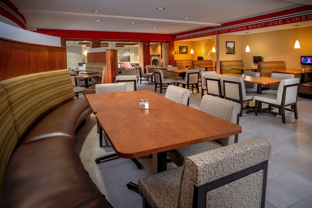 Holiday Inn Hotel & Suites Beckley 51/58
