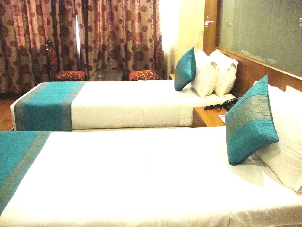 HOTEL EMARALD 16/27