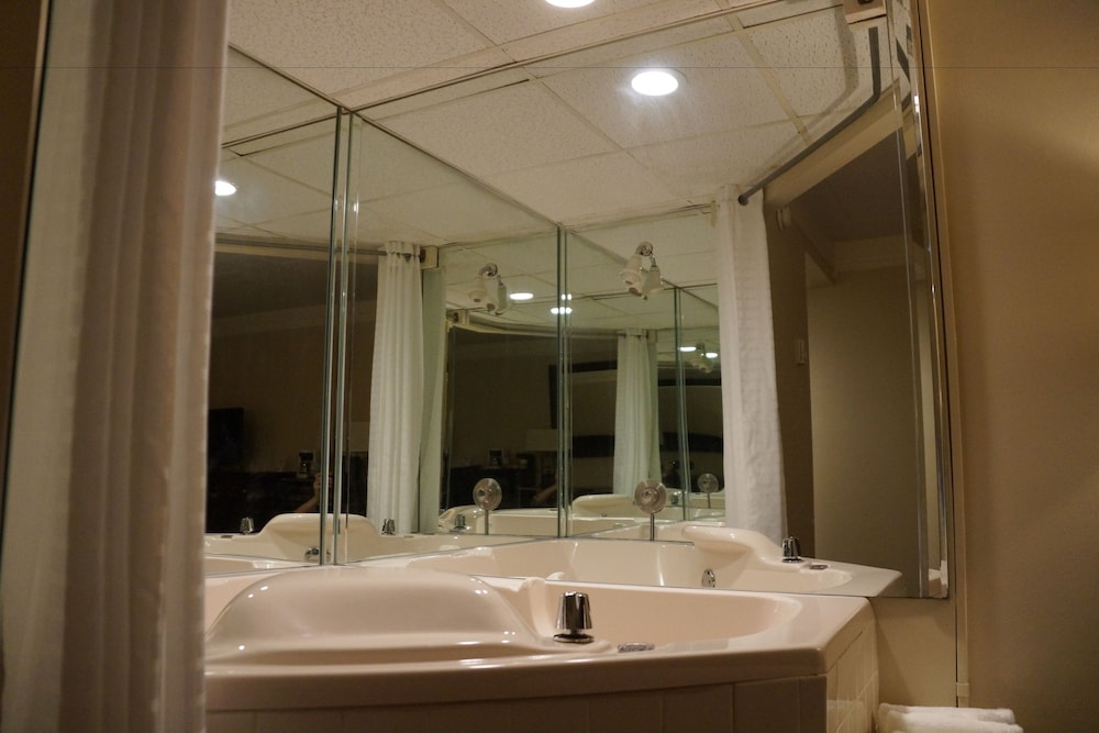 Altoona Grand Hotel 24/49