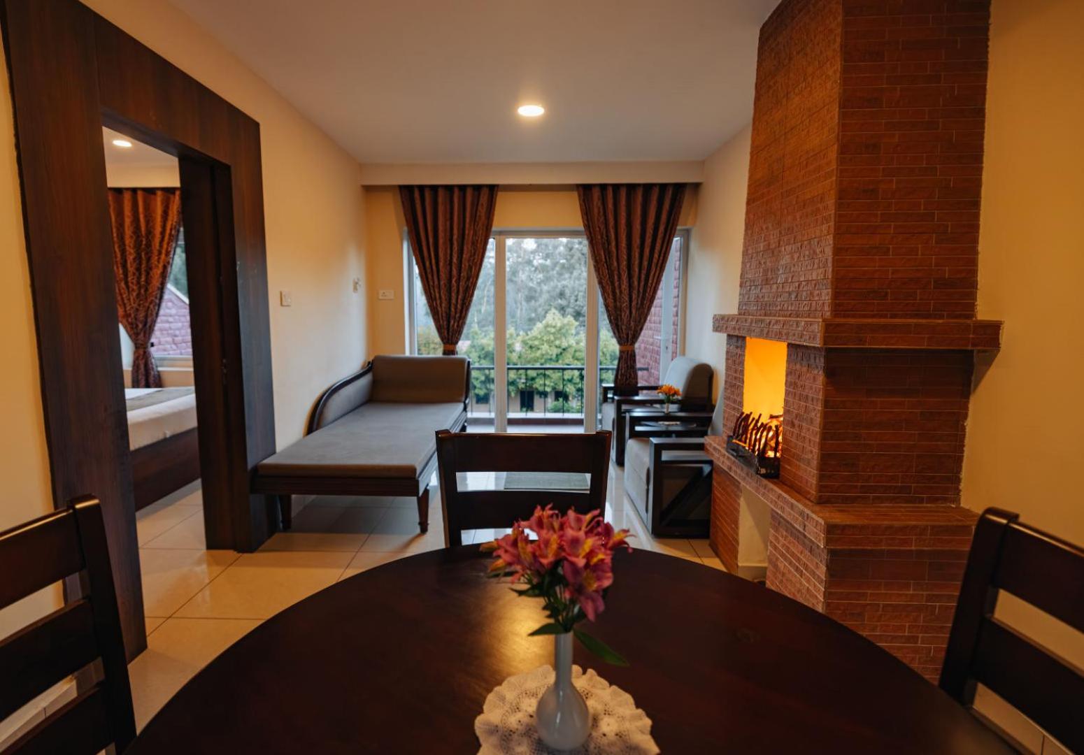 HOTEL LAKEVIEW 18/26