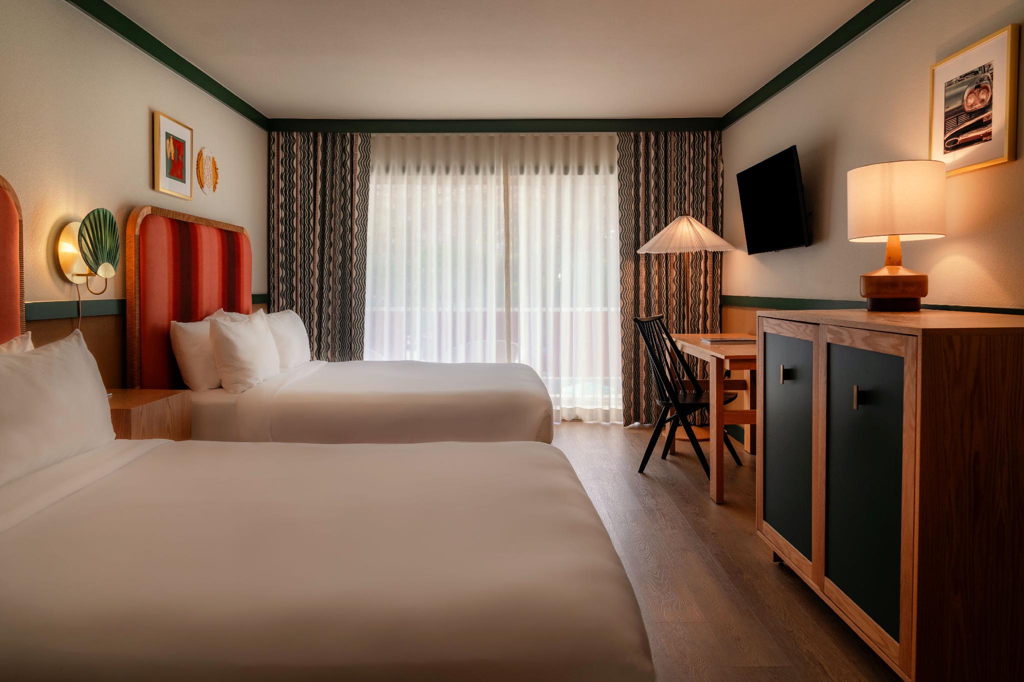 Hideaway, 2 Queen Beds, Pool Side