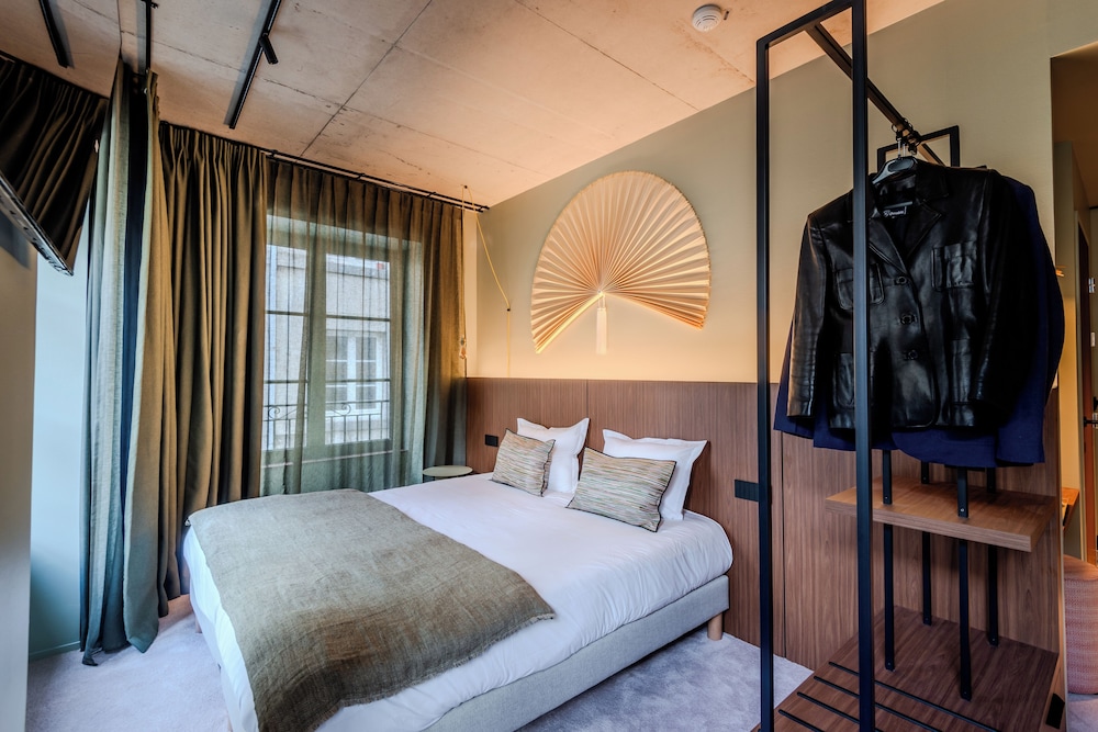 Superior, Queen Bed