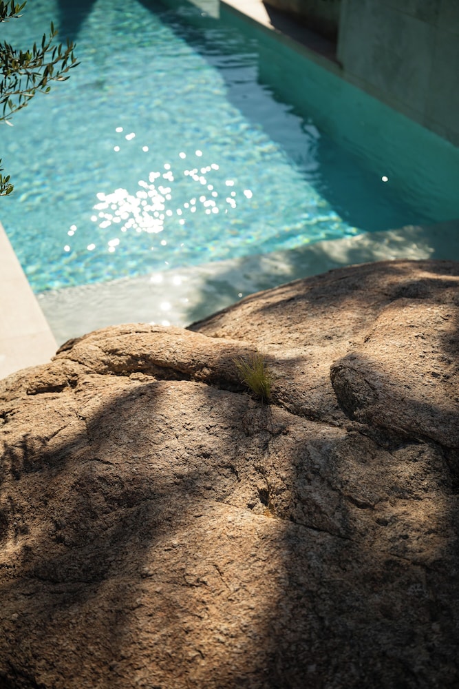OLIVING MYKONOS LUXURY SUITES 46/50
