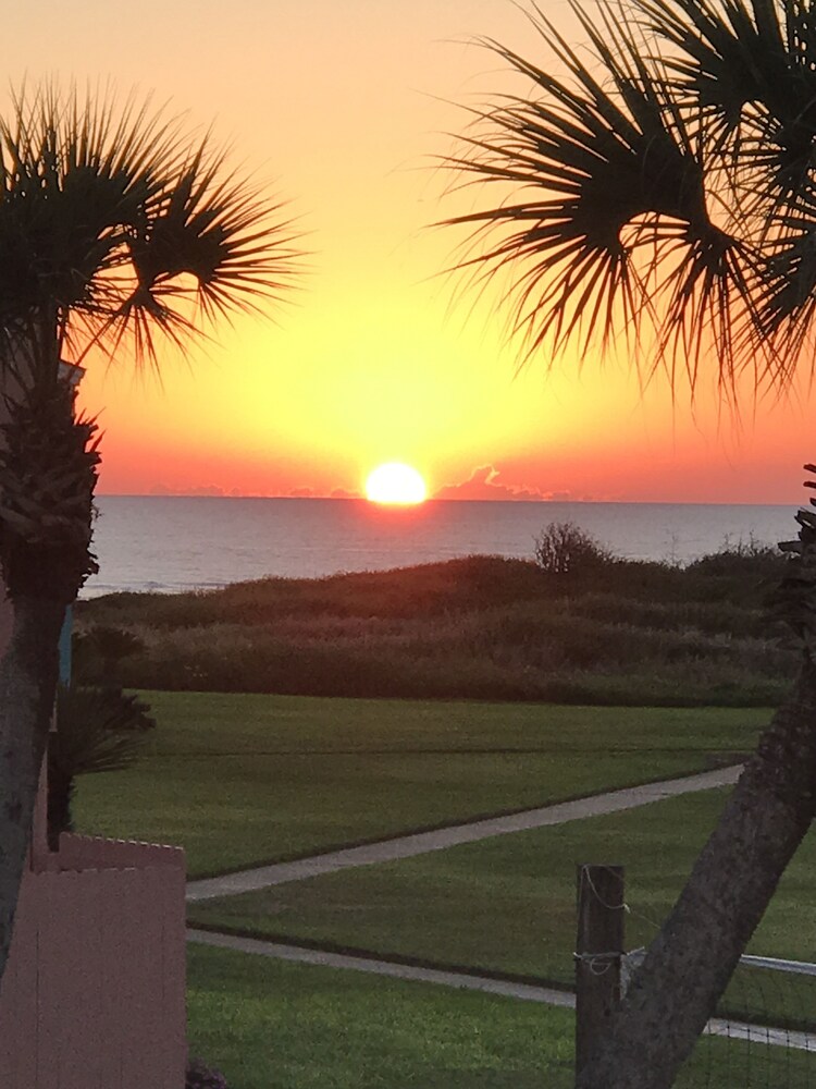 Executive Keys Condominiums on the Beach 55/66