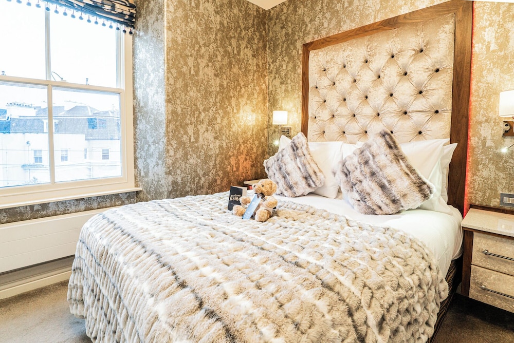 Cranleigh Boutique 9/46