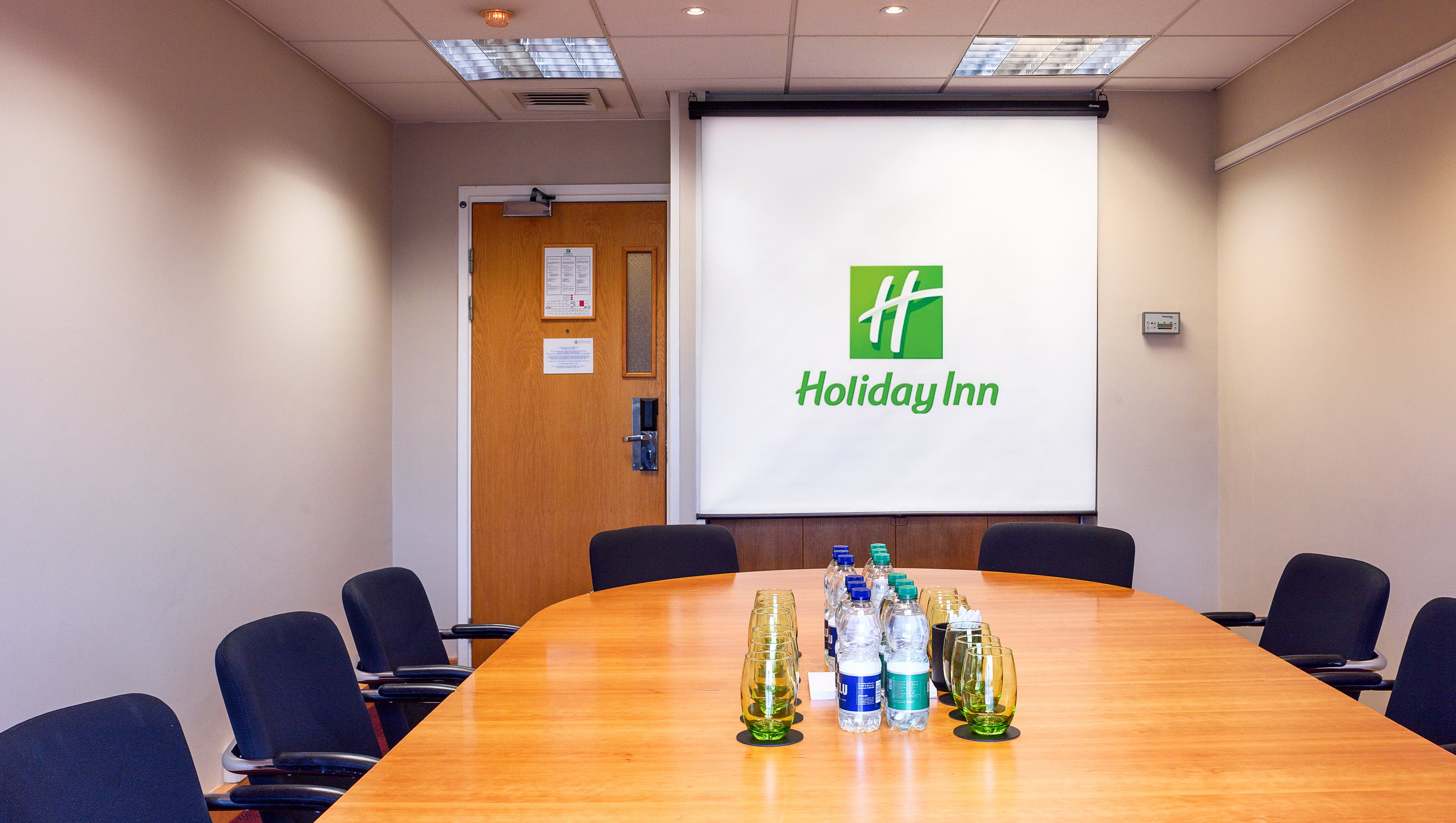 HOLIDAY INN LONDON BRENT CROSS 32/46
