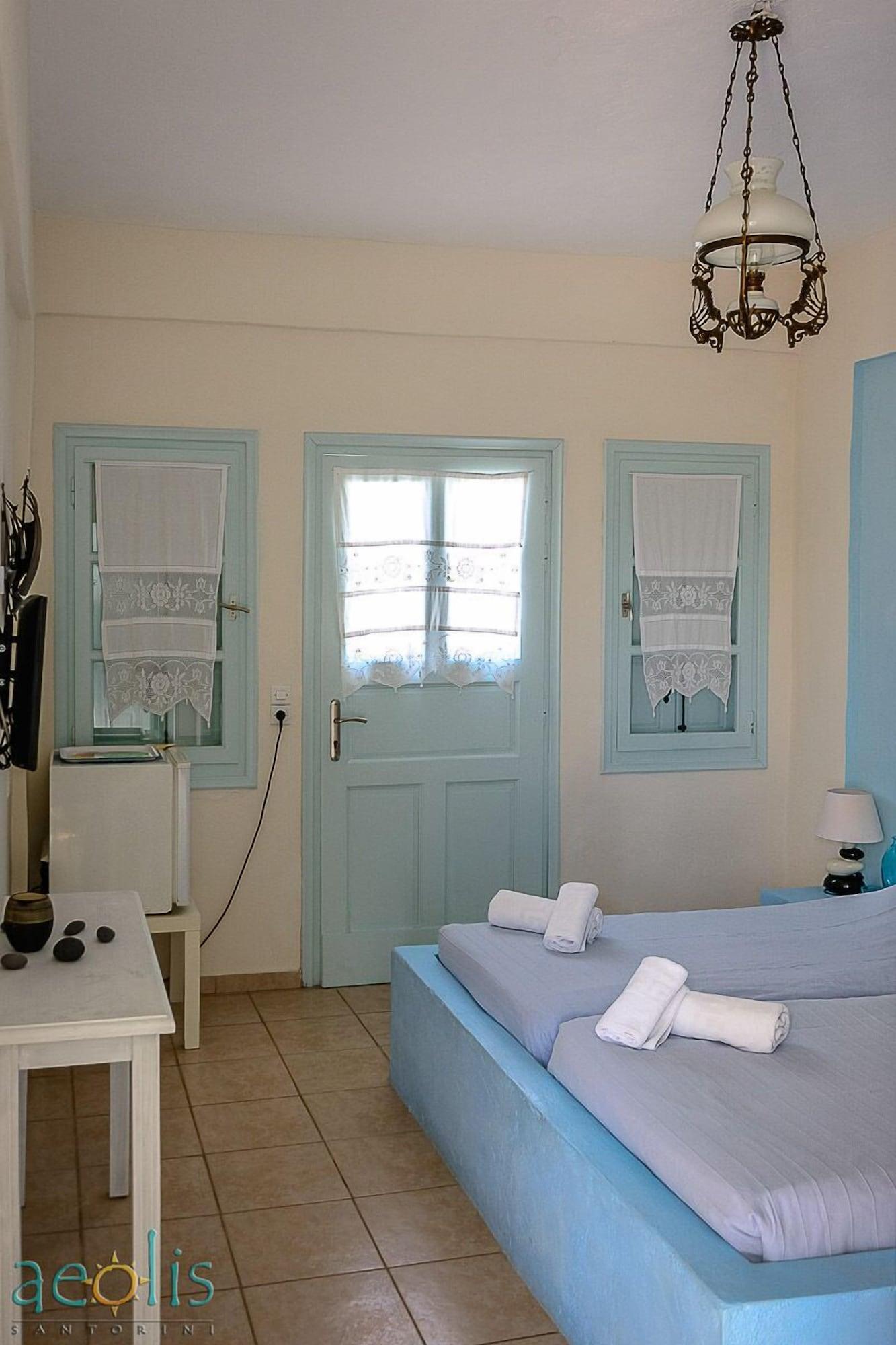 house, private pool، Aeolis Santorini 3/10