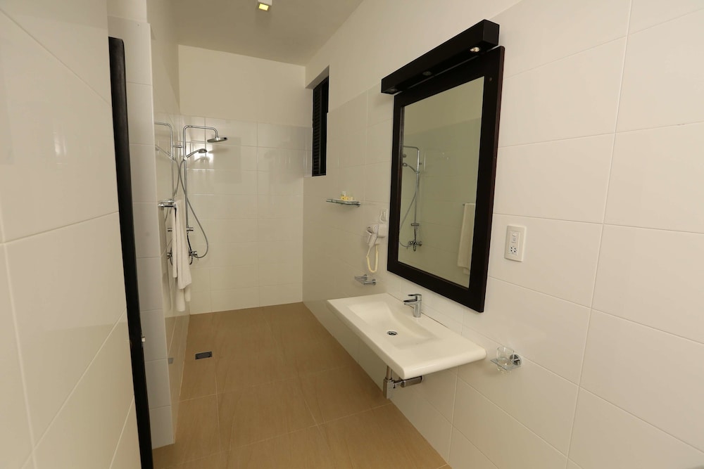 Lagoon Paradise Beach Resort 59/60