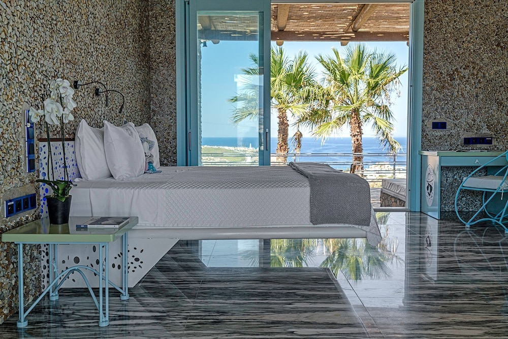 PREMIUM, SUITE, KING BED