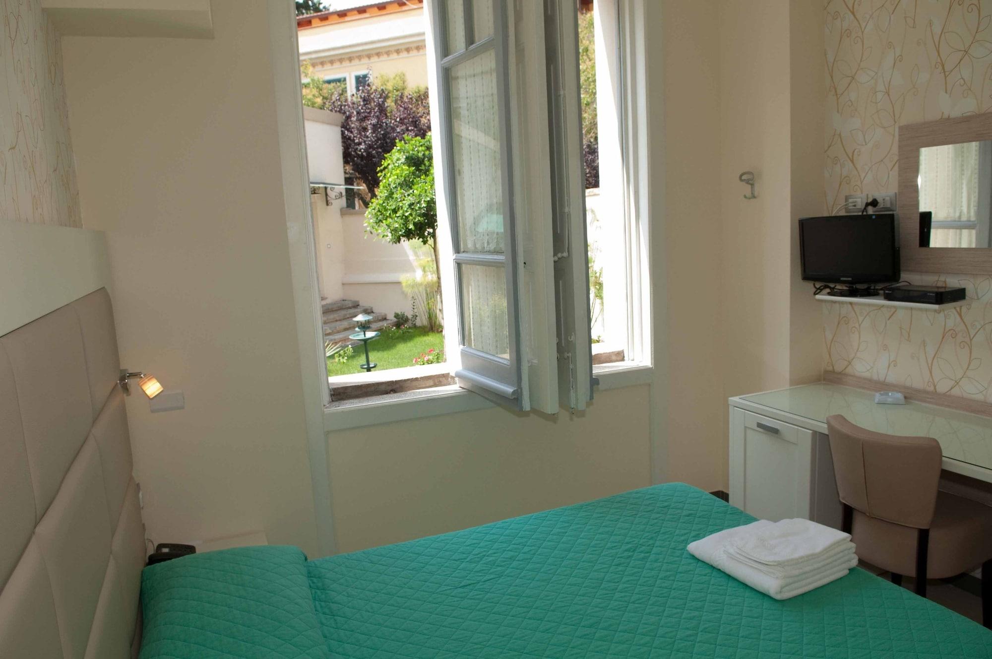 غرفة مفردة بسرير مزدوج