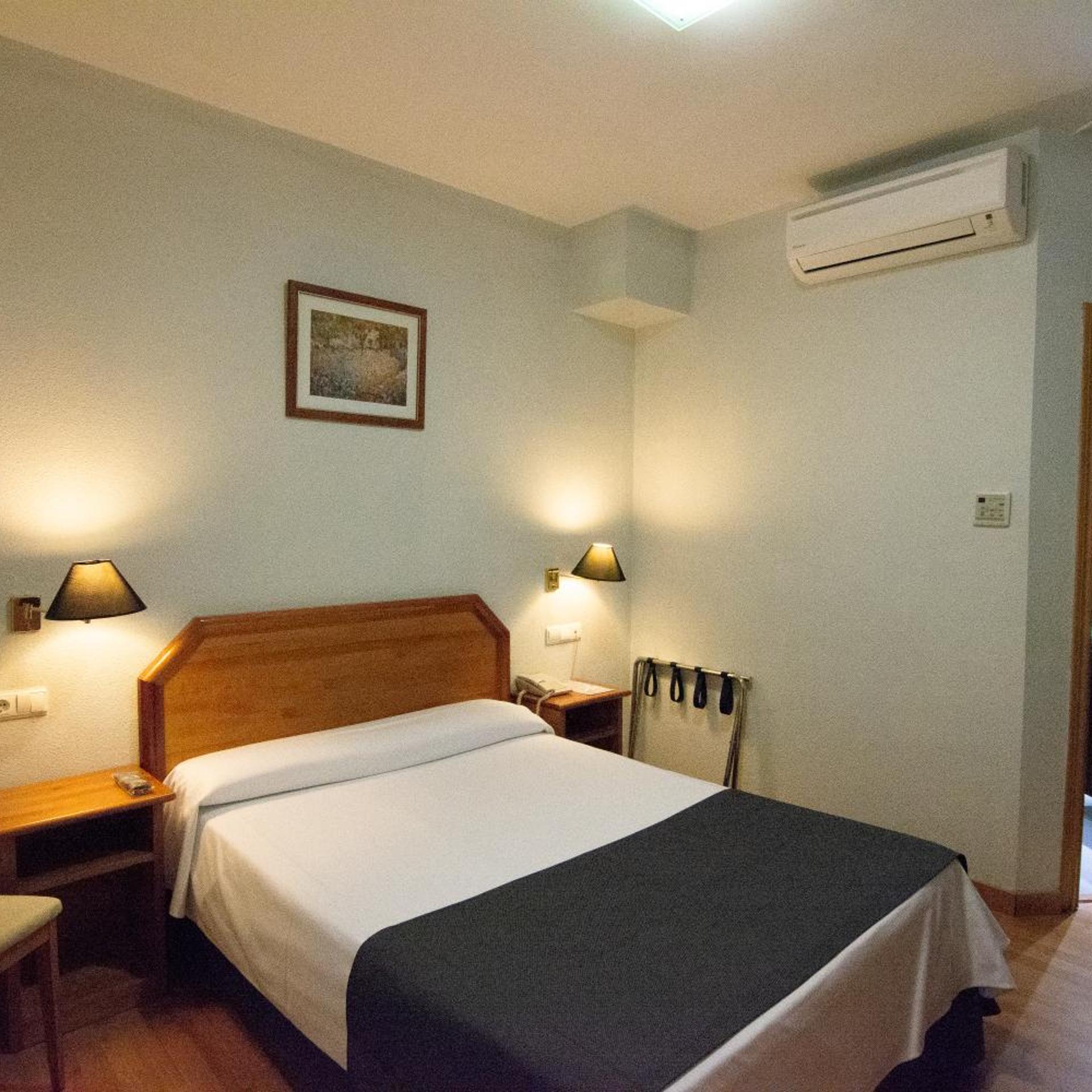 Room, Double or Twin Bed, Hispania 8/10