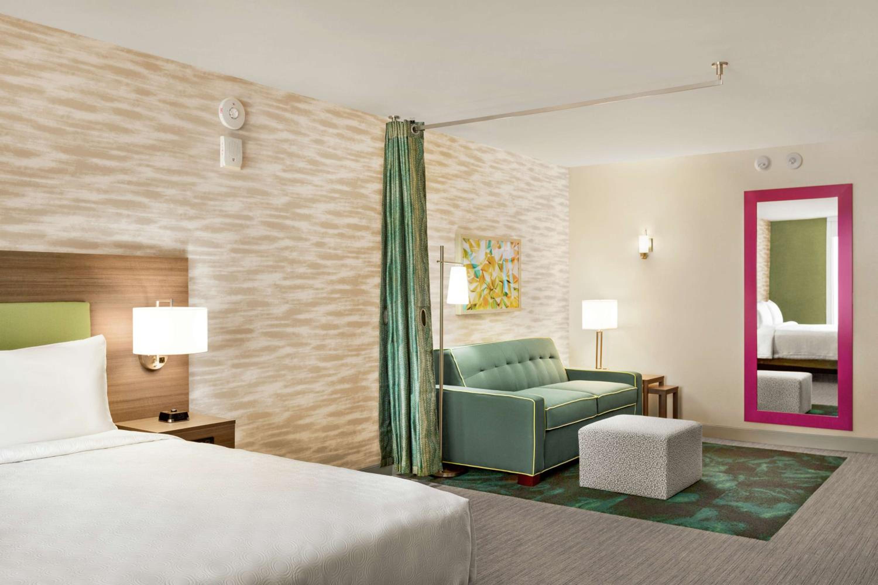 STUDIO, SUITE, KING BED, ACCESSIBLE