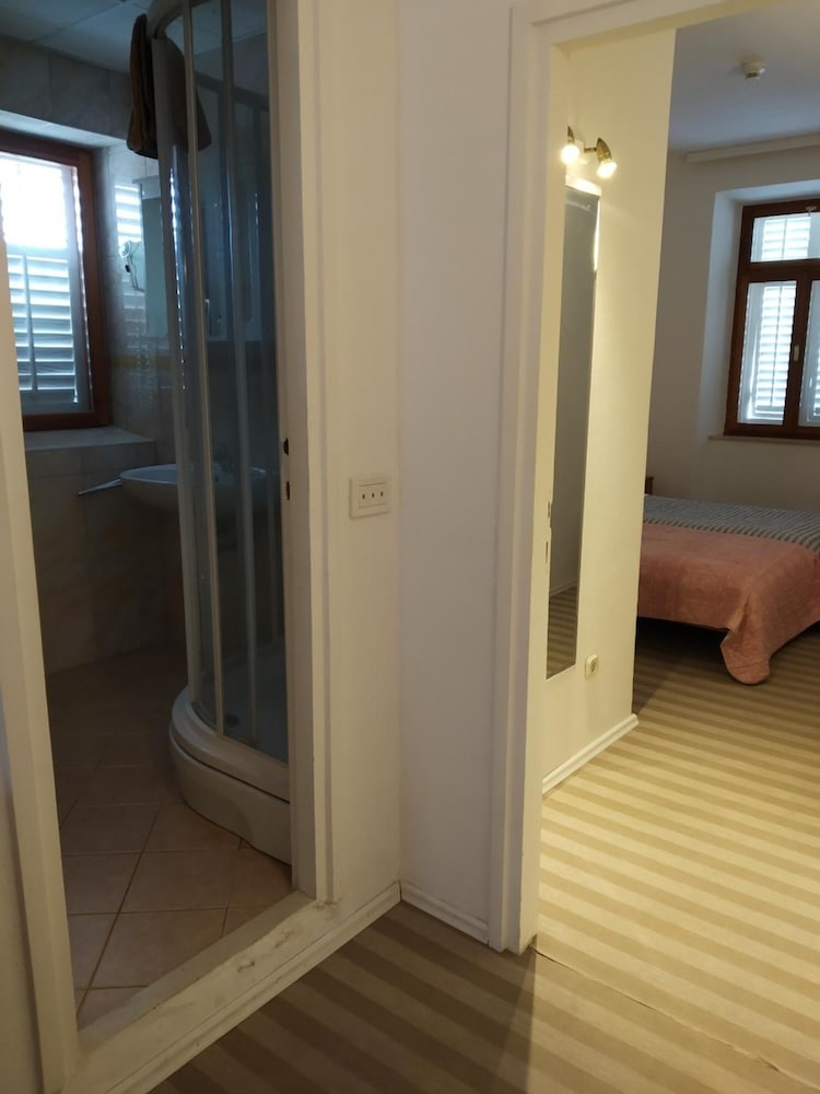 Hotel Glavovic 26/53