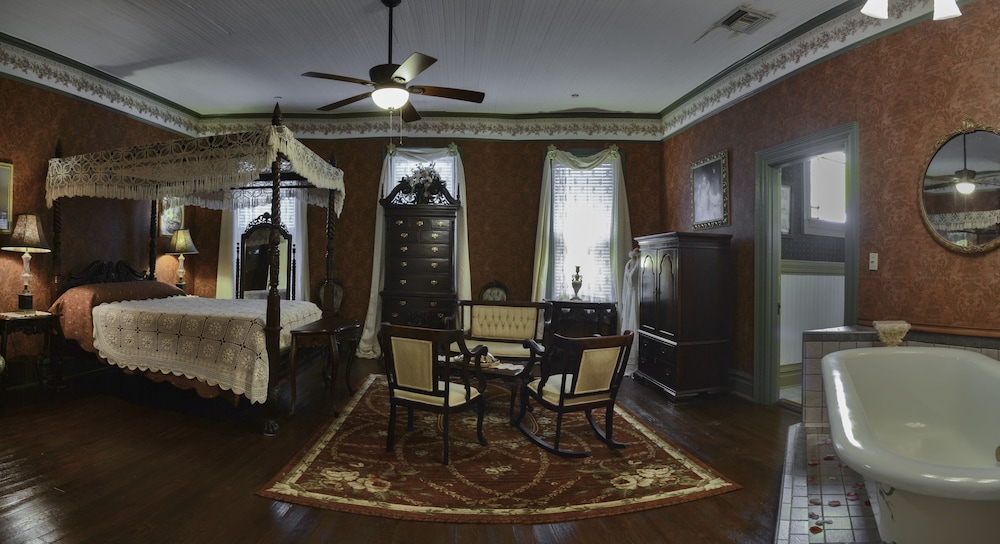 McFarlin House Bed and Breakfast 60/69