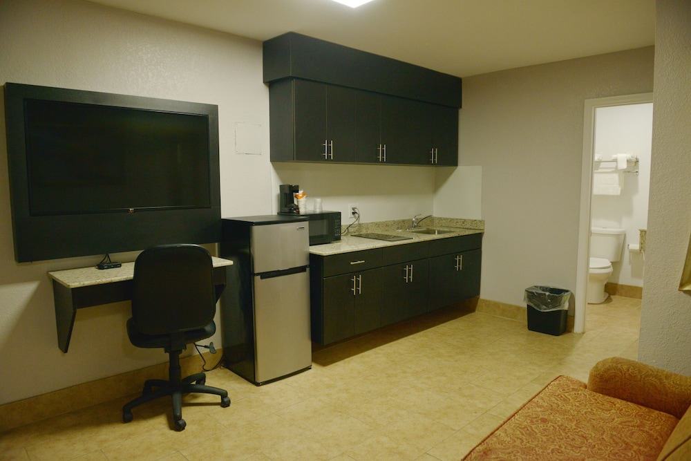 Rodeway Inn & Suites Winter Haven Chain of Lakes 30/35