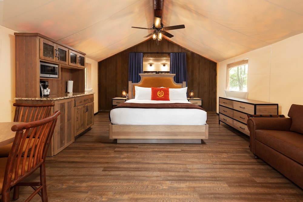 Glamping, Luxury, King Bed, Sofa