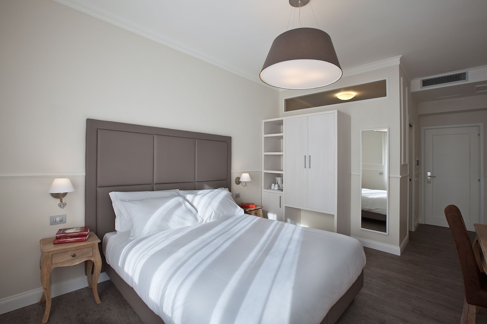Seven Suites 23/58