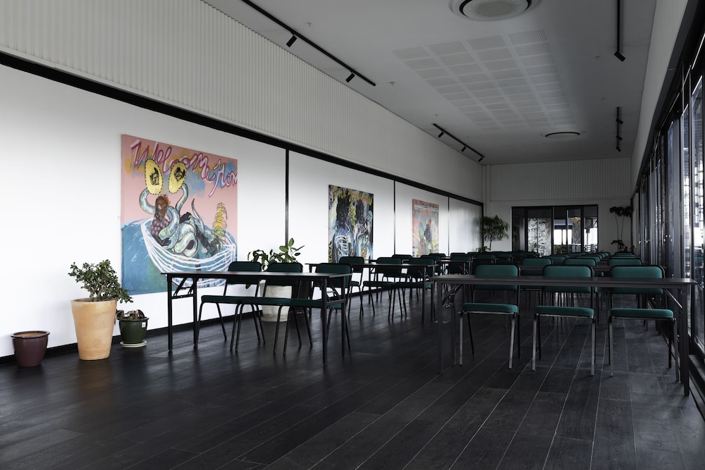 HALLMARK HOUSE 23/44