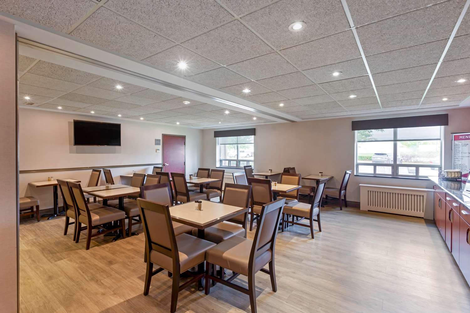 Best Western Plus Burlington Inn and Suites 17/21